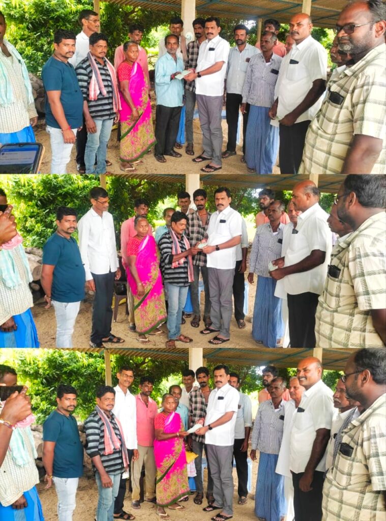 సీఎం రిలీఫ్ ఫండ్ చెక్కులు అందజేత