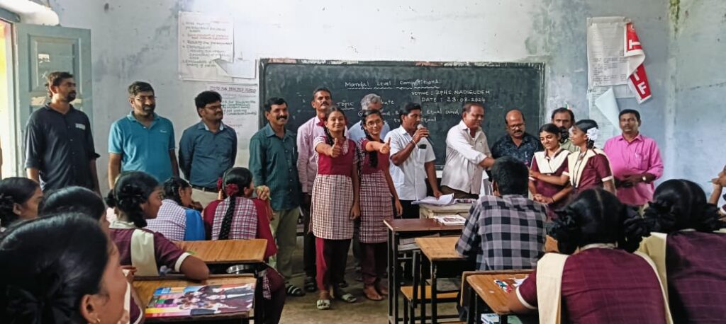 నడిగూడెంలో వ్యాసరచన పోటీలు..