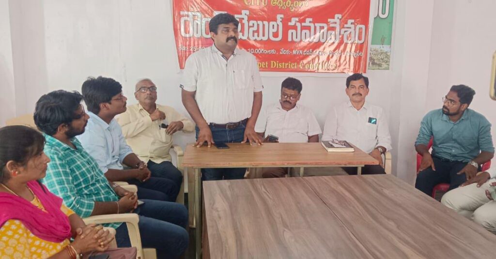 ట్రైనీ డాక్టర్ నీ చంపిన అసలు దోషులను గుర్తించి కఠినంగా శిక్షించాలి.
