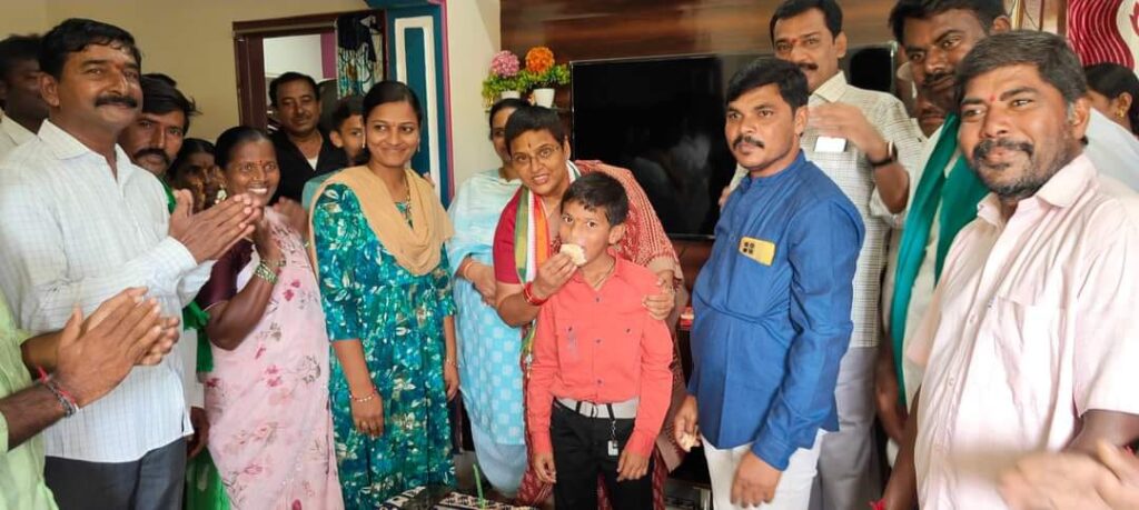 జన్మదిన వేడుకలలో కోదాడ ఎమ్మెల్యే పద్మావతి రెడ్డి