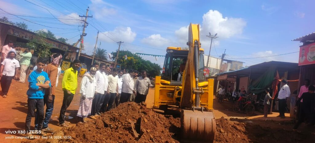 శేఖపుర్ గ్రామంలో రోడ్డు నిర్మాణ పనులు..
