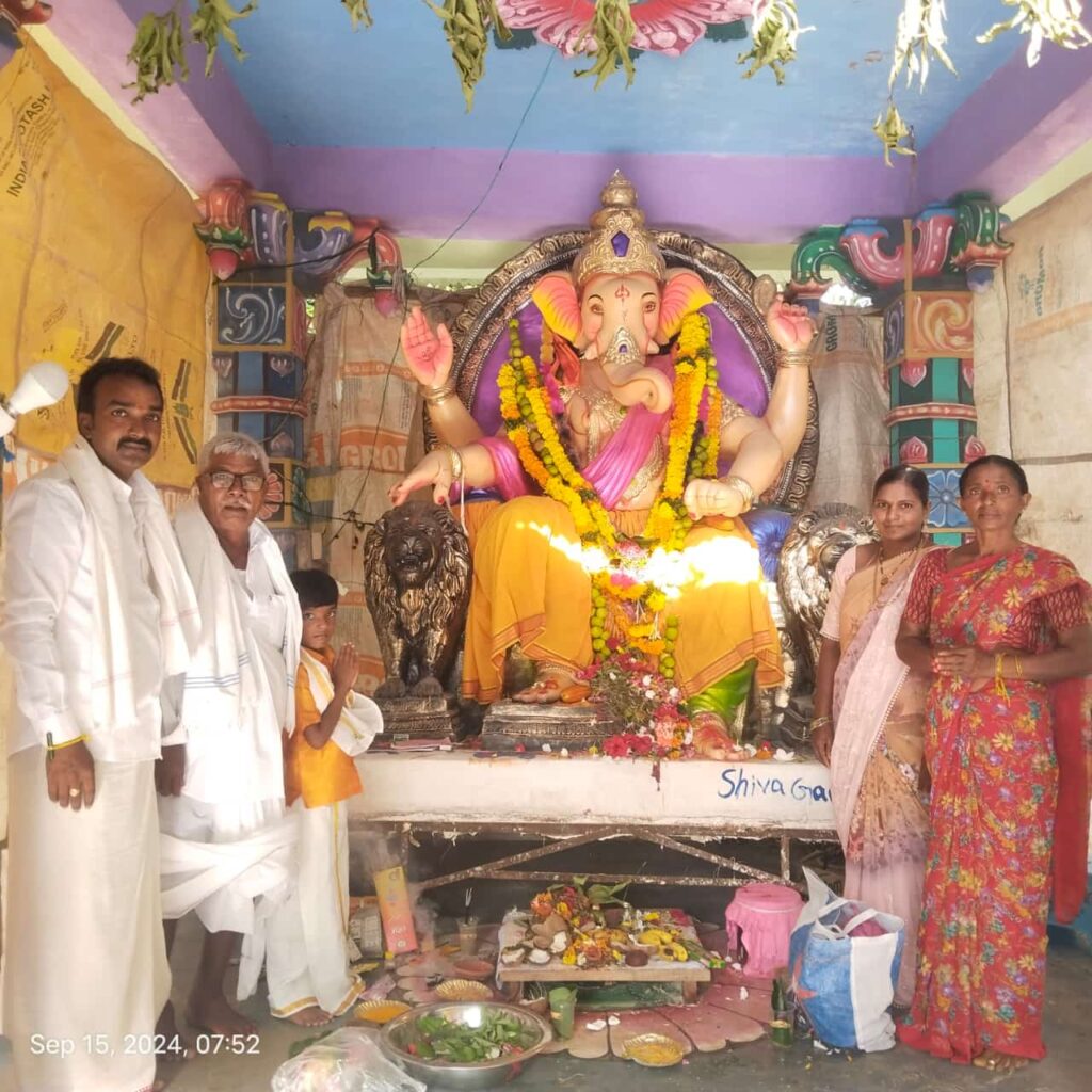 అనంతారం గ్రామంలో ఘనంగా వినాయకుడి పూజ 