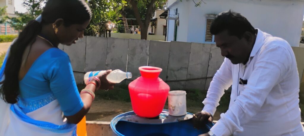 పరిసరాలు పరిశుభ్రంగా ఉంచుకోవాలి 