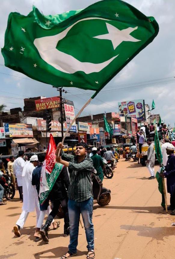 మిలాద్ ఉన్ నబీ జెండాలతో ఉష హాల్లో పాల్గొన్న వేలాదిమంది