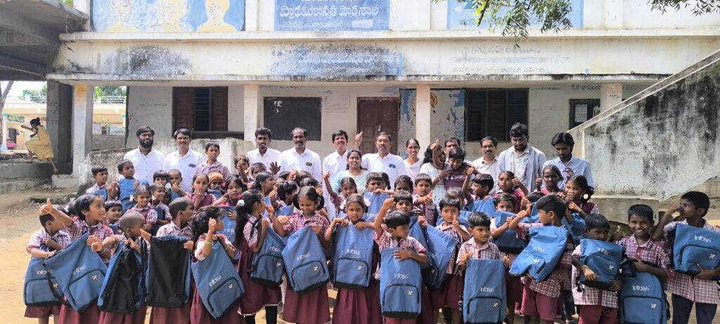 పేద విద్యార్థులకు సేవ చేయడం అదృష్టం