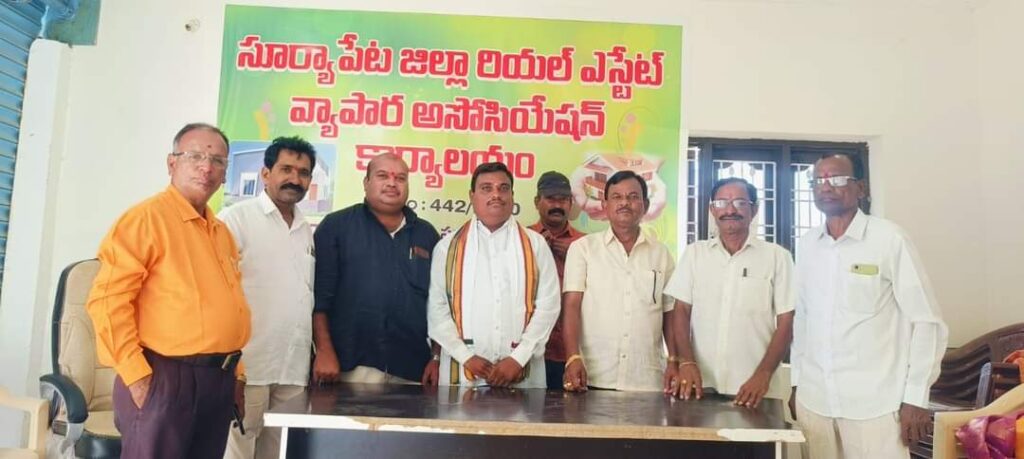 ఐటీ హబ్ ఇండస్ట్రియల్ పార్కులు పునరుద్ధరించాలి