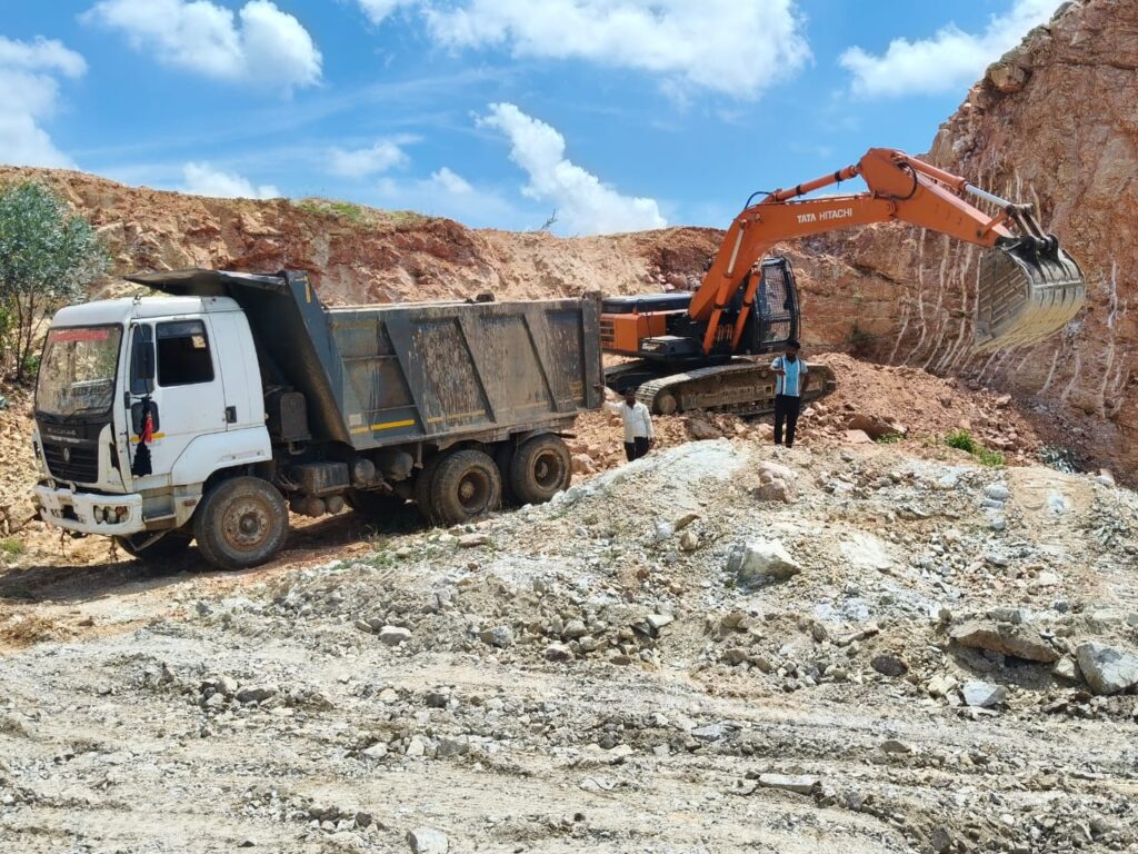 జోరుగా... మట్టిదందా   యధేచ్ఛగా అక్రమ తవ్వకాలు