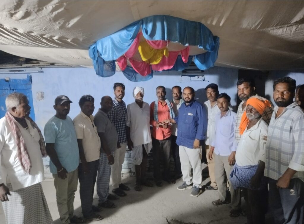 అంత్యక్రియలకు ఆర్థిక సాయం అందించిన ఆర్సి గౌడ్