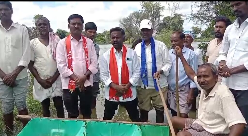 నాగసముందర్ గ్రామ రైతులను ప్రభుత్వం ఆదుకోవాలి
