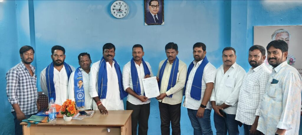 అల్ ఇండియా అంబేద్కర్ యువజన సంగం అధ్యక్షులు ఎన్నీక