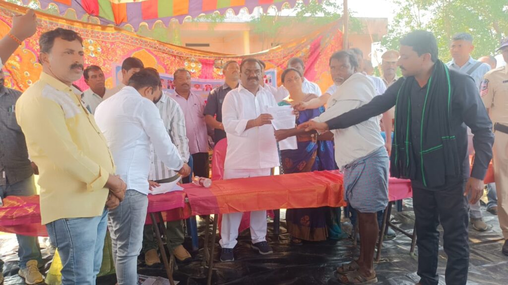 కొనుగోలు కేంద్రాలను రైతులు సద్వినియోగం చేసుకోవాలి..