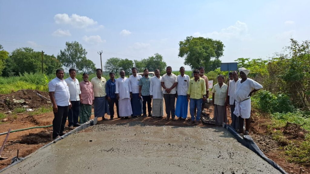 సిసి రోడ్డు పనులను ప్రారంభించిన బిఆర్ఎస్ మండల పార్టీ అధ్యక్షులు తట్టు నారాయణ 