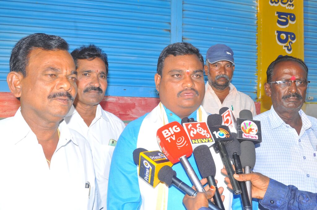 అధికారుల సర్వేపై కలెక్టర్ స్పందించాలి.