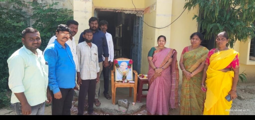 ఎమ్మార్వో ఆఫీస్ లో ఘనంగా గాంధీ జయంతి వేడుకలు