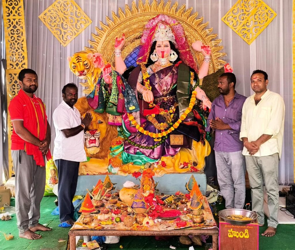 దసరా శరన్నవరాత్రి ఉత్సవాలలో భాగంగా ప్రత్యేక పూజలు నిర్వహించిన 