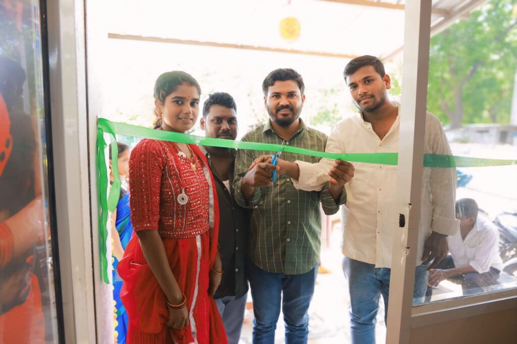 మోతే లో ఫోటో స్టూడియో ని ఓపెనింగ్ చేసిన ఫోటో గ్రాఫర్ యూనియన్ అధ్యక్షుడు 