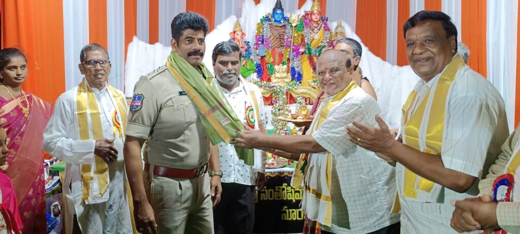 జమ్మిగడ్డలో అమ్మవారిని దర్శించుకున్న డి.ఎస్ పి రవికుమార్