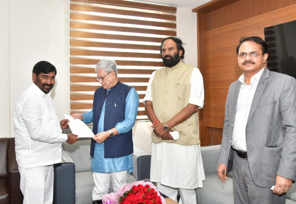 పత్తి రైతుల సమస్యలను వెంటనే పరిష్కరించాలి