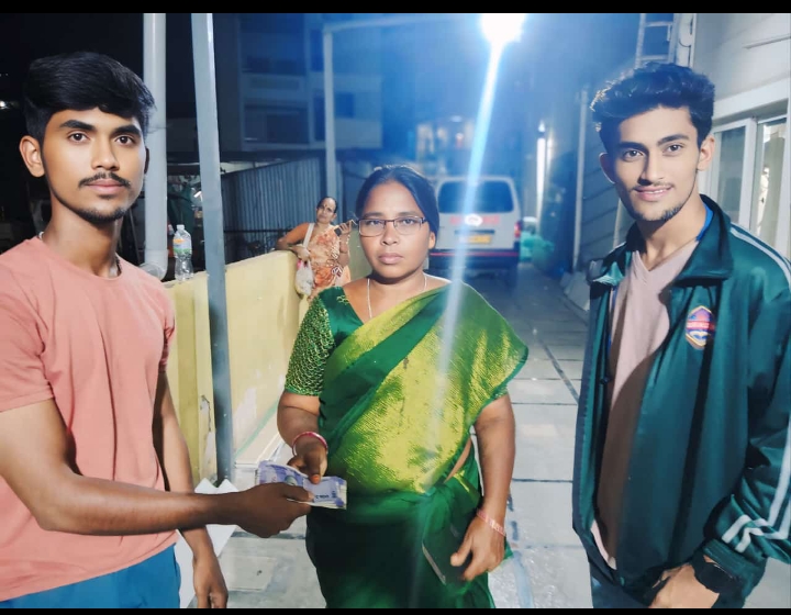 నిరుపేద కుటుంబానికి చేయూత 