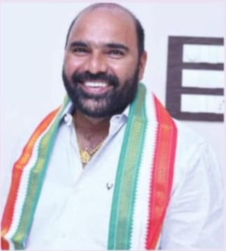 ఎమ్మెల్యే అధికారిక ప్రోగ్రాంలో అధికారులు ఎక్కడా?