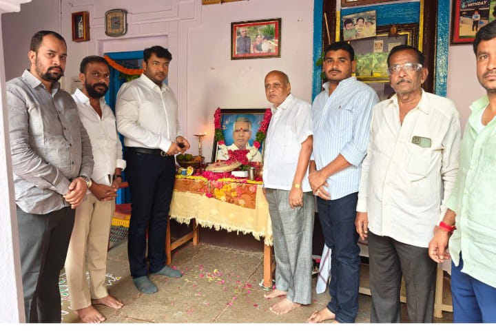 ఉజ్వల్ రెడ్డి బాబాయి వర్థంతికి హాజరై న మాజీ ఐడీసీ చైర్మన్ మొహమ్మద్ తన్వీర్