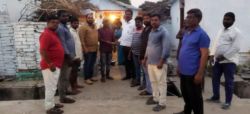 అంత్యక్రియలకు ఆర్థిక సాయం అందించిన టిఆర్ఎస్ పార్టీ ఆర్ సి గౌడ్ 