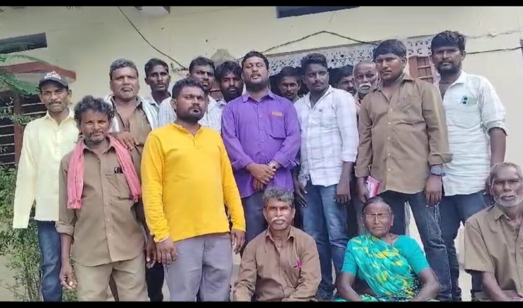 గ్రామపంచాయతీ కార్మికులపై అని భారం మోస్తున్న సిబ్బందికి