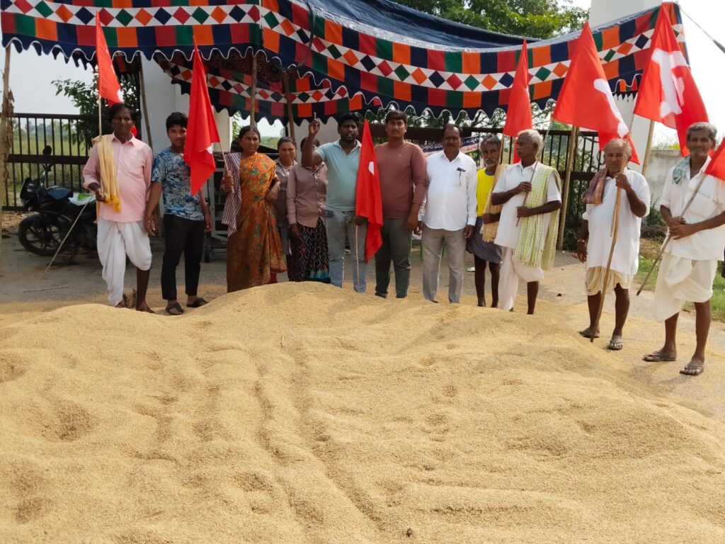రైతుల ధాన్యం కొనుగోలు వెంటనే ప్రారంభించాలి.