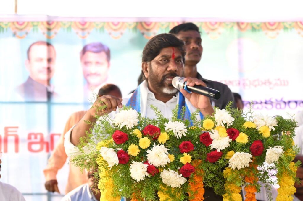 విద్యార్దుల గురించే ఆలోచించే కాస్మోటిక్, మెస్ ఛార్జీలు పెంచినం