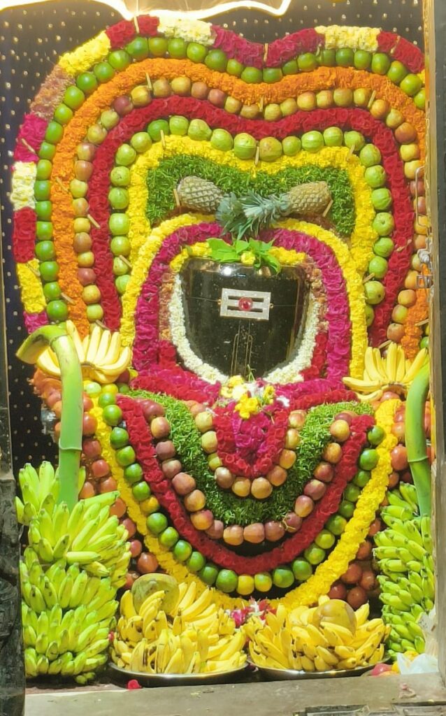 పిల్లలమర్రి శివాలయల్లో భక్తుల రద్దీ 