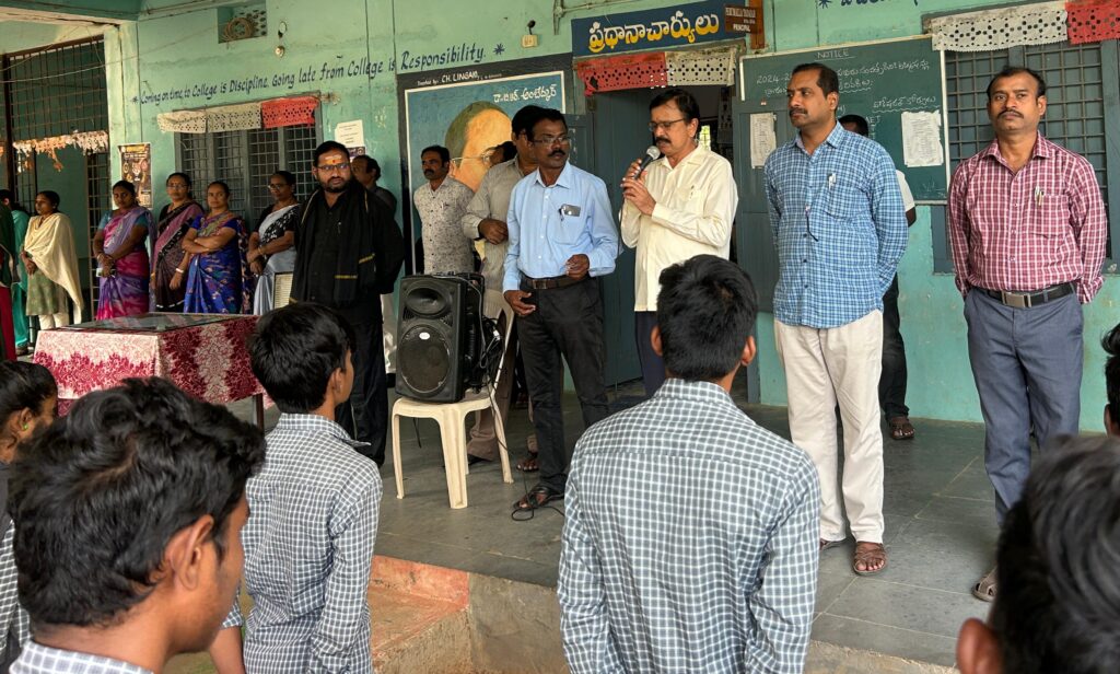 ఆకస్మిక తనిఖీలు నిర్వహించిన డిఐఈఓ  