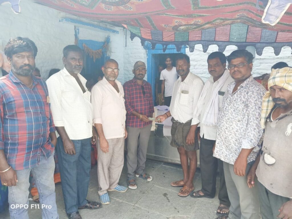 అంత్యక్రియలకు ఆర్థిక సాయం అందించిన ఆర్ సి గౌడ్ 