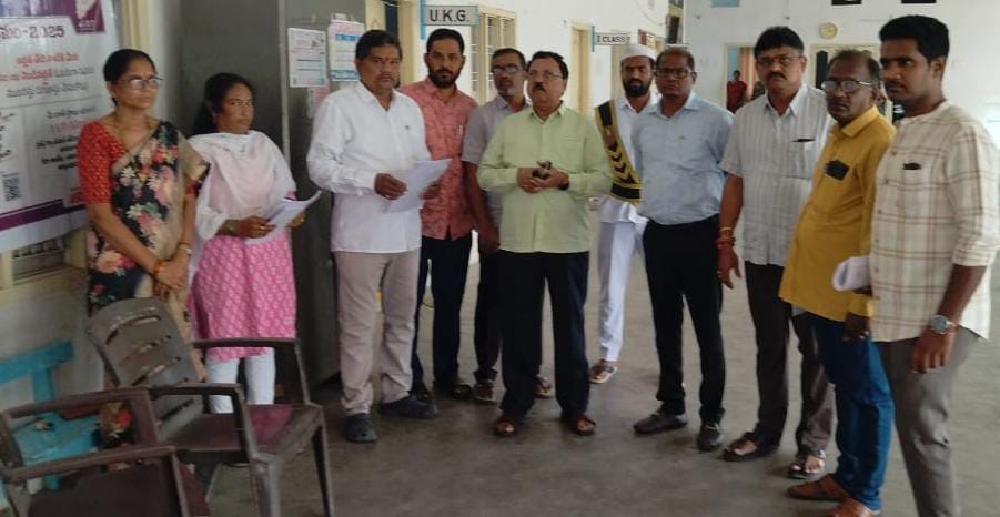 18 సంవత్సరాలు నిండిన ప్రతి ఒక్కరు ఓటరు గా నమోదు చేసుకోవాలి.     