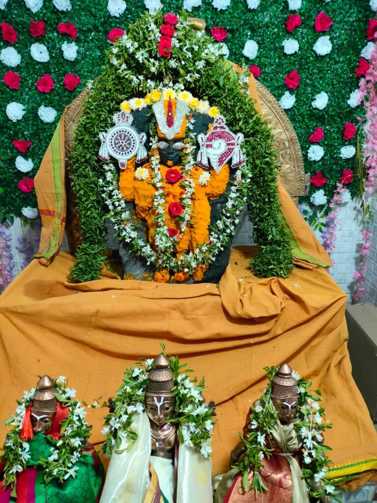 నిజరూప దర్శనంలో పిల్లలమర్రి చెన్నకేశవస్వామి