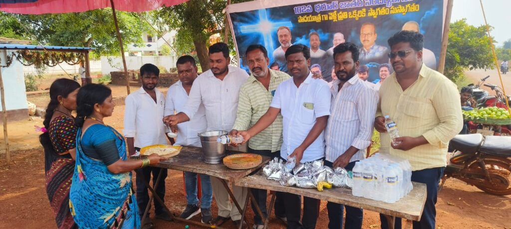 ధరూర్ క్రైస్తవ జాతరకు వెళుతున్న భక్తులకు అన్న ప్రసాదం పంపిణి
