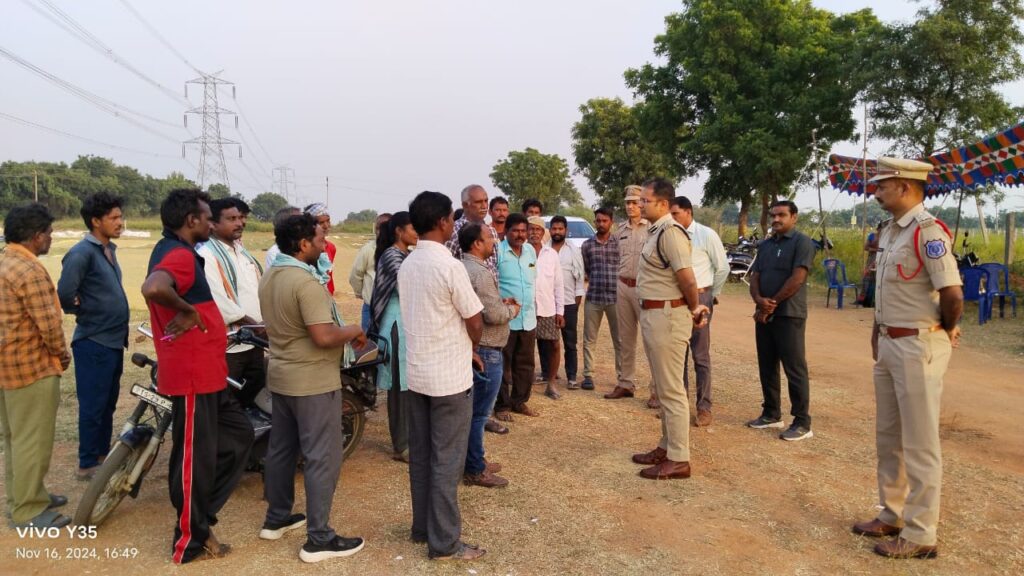 ధాన్యం కొనుగోలు కేంద్రం పరిశీలించిన ఎస్పి.