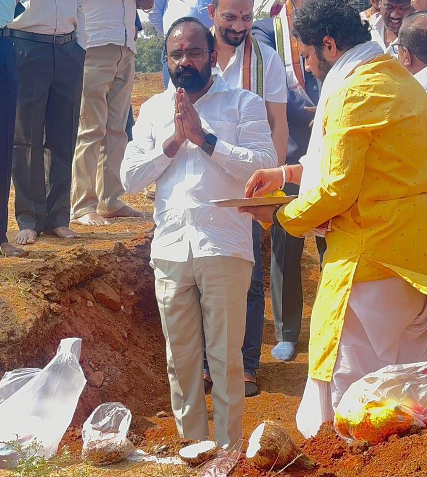 ఐటీ పార్క్ నిర్మాణ పనులకు భూమి పూజ.