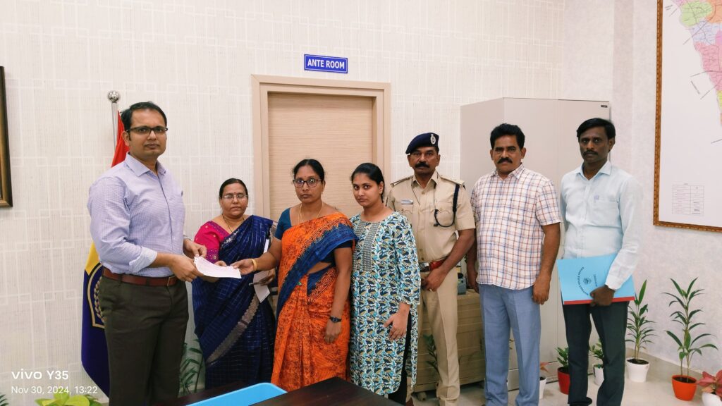పోలీసు కుటుంబాలకు బాసటగా భద్రత స్కీమ్ 
