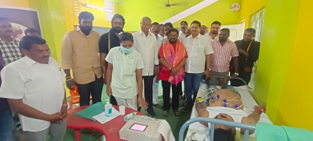 స్వచ్ఛంద సంస్థలు హెల్త్ క్యాంప్ లు నిర్వహించి పేద ప్రజలను ఆదుకోవాలి