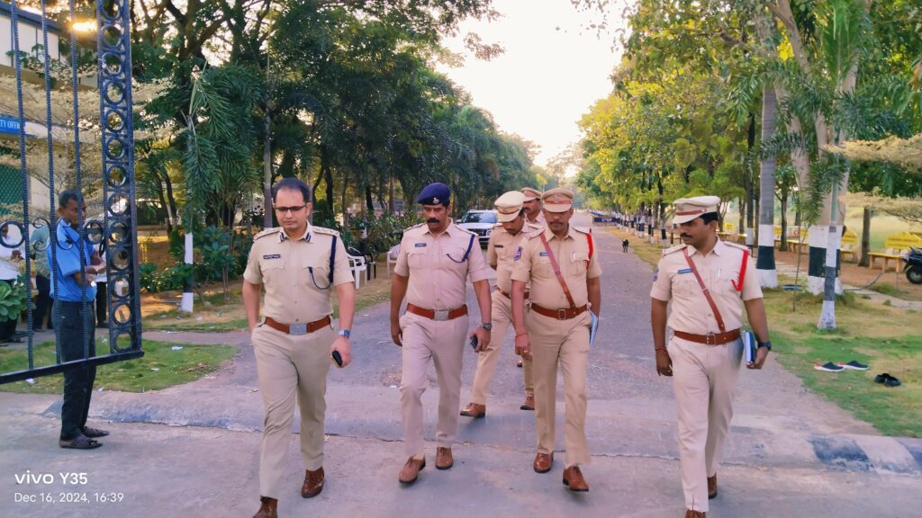 రెండవ రోజు గ్రూప్ -II పరీక్ష కేంద్రాలను పరిశీలించిన ఎస్పి సన్ ప్రీత్ సింగ్ ఐపిఎస్ 