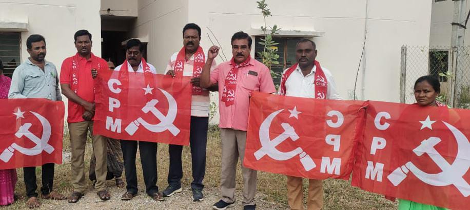 డబల్ బెడ్ రూమ్ ఇండ్ల లబ్ధిదారులకు ఇండ్లు కేటాయించాలి