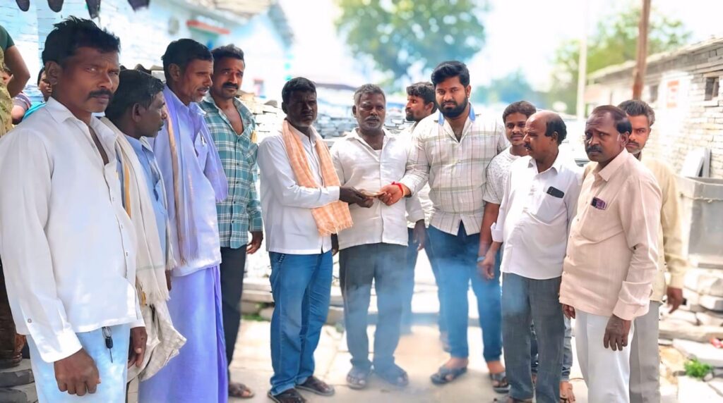 అంత్యక్రియలకు   ఆర్థిక సాయం అందించిన ఆర్ సి గౌడ్ 