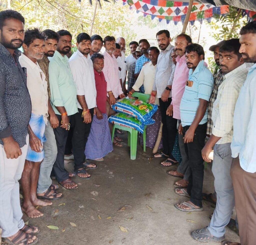 మృతినీ కుటుంబానికి ఆర్థిక సాయం