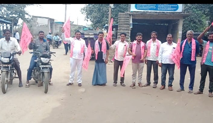 మాజీ ఎమ్మెల్యే బొల్లం మల్లయ్య యాదవ్ గారి ఆదేశానుసారం బీఆర్ఎస్ పార్టీ ఆధ్వర్యంలో ధర్నా  