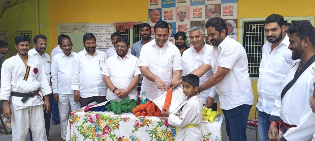 ప్రతి ఒక్కరూ మార్షల్ ఆర్ట్ కరాట నేర్చుకోవాలి 