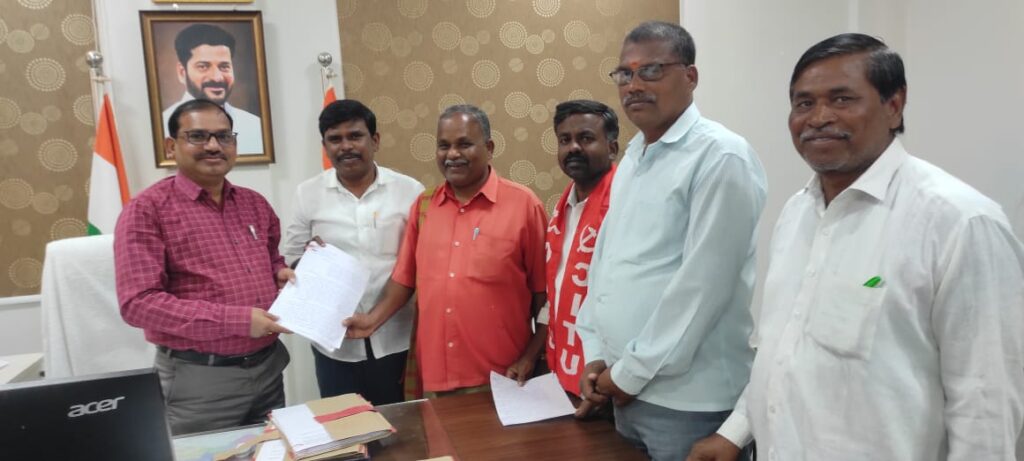 ప్రభుత్వ భూములను అక్రమంగా ఇంటి నిర్మాణం 