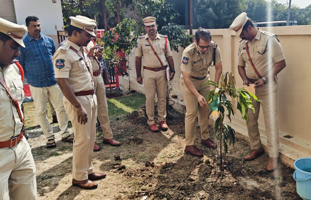 సూర్యాపేట సబ్ డివిజన్ DSP కార్యాలయాన్ని తనిఖీ చేసిన ఎస్పీ సన్ ప్రీత్ సింగ్ IPS 