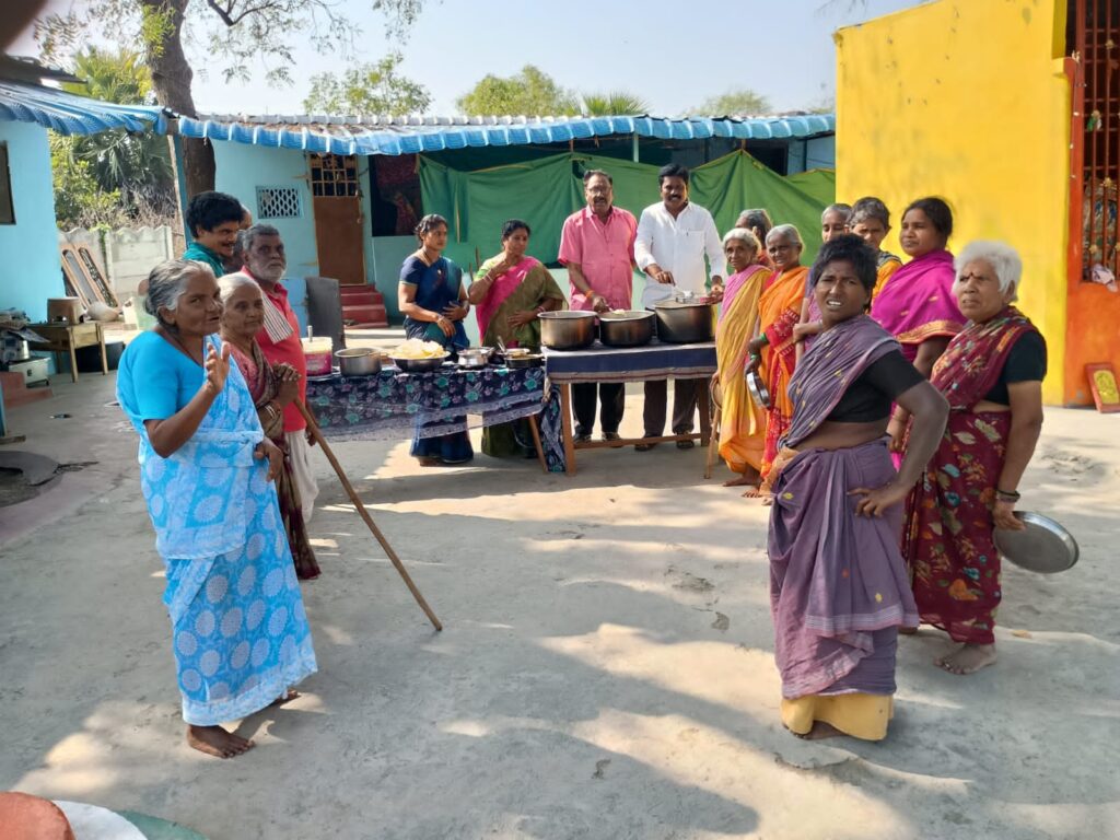 ఇందిరా అనాధ శరణాలయాలు వృద్ధాశ్రమాలు  