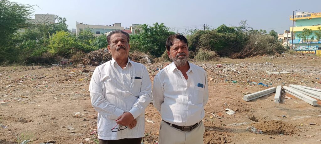 మా భూమి తనదంటూ కబ్జా