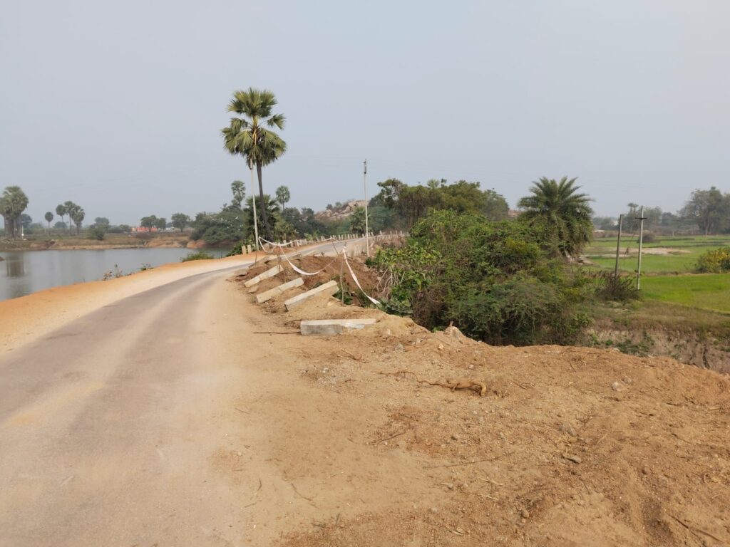 ప్రమాదకరమైన బావిని పూడ్చివేయాలి